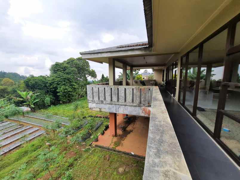 dijual cepat villa di taman safari