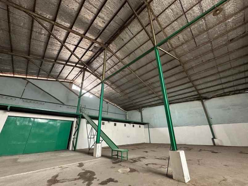 dijual gudang luas di cibolerang
