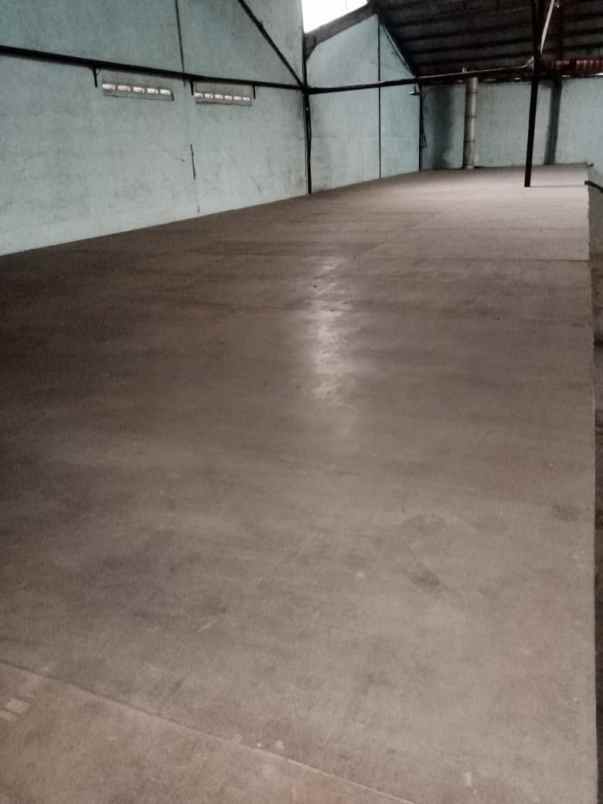 dijual gudang luas di cibolerang