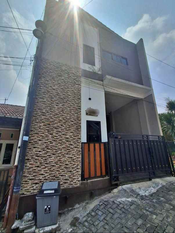 dijual kost bulusan selatan