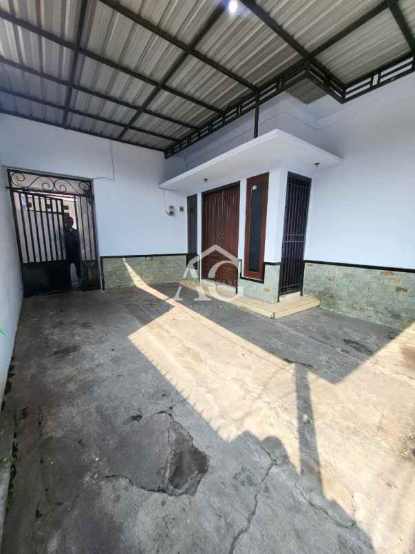 dijual kost jl kedawung malang