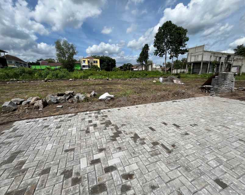 dijual kost jogja di jl pandanaran dekat pasar umbul