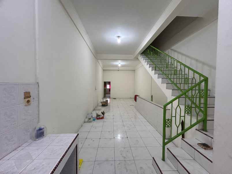 dijual ruko 3 lantai deket pusat perbelanjaan mmtc