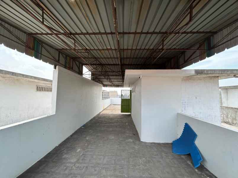 dijual ruko 3 lantai deket pusat perbelanjaan mmtc