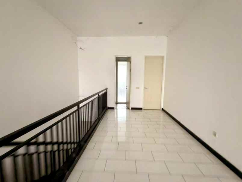 dijual ruko 3 lantai di kutisari surabaya