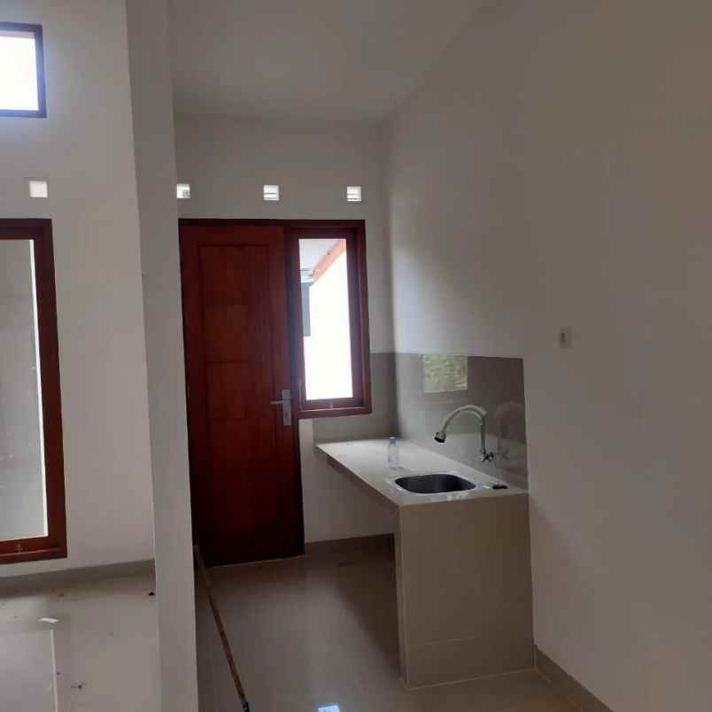 dijual rumah 1 km ke kampus mercubuana