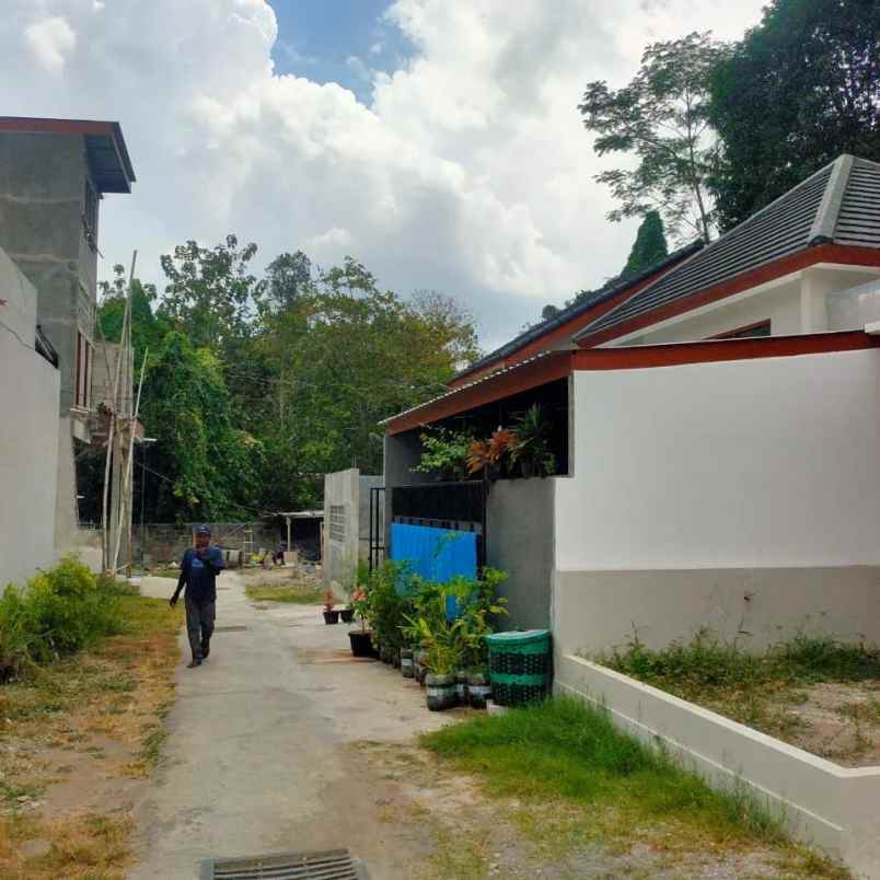 dijual rumah 1 km ke kampus mercubuana