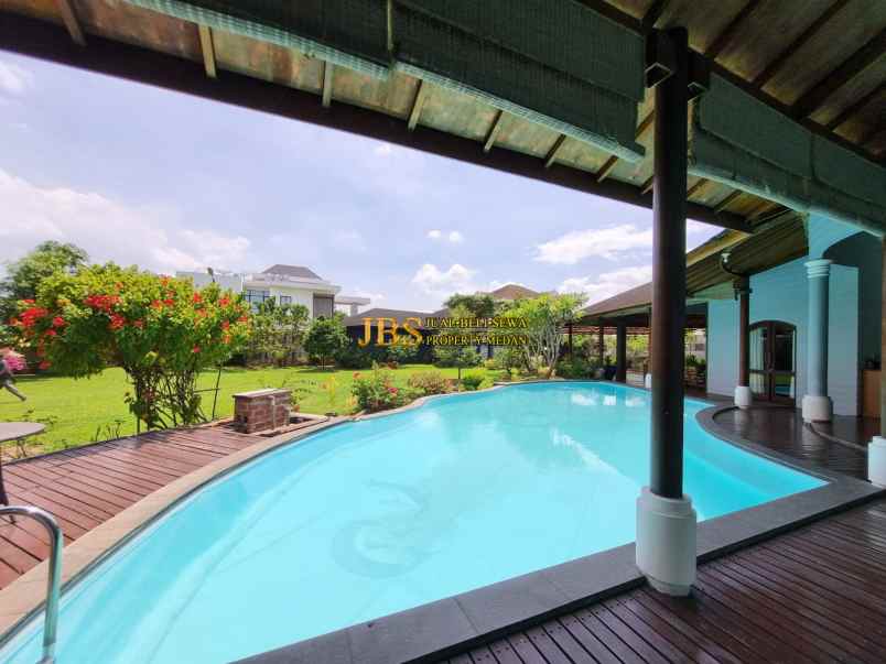 dijual rumah 1 tingkat di komplek graha helvetia medan