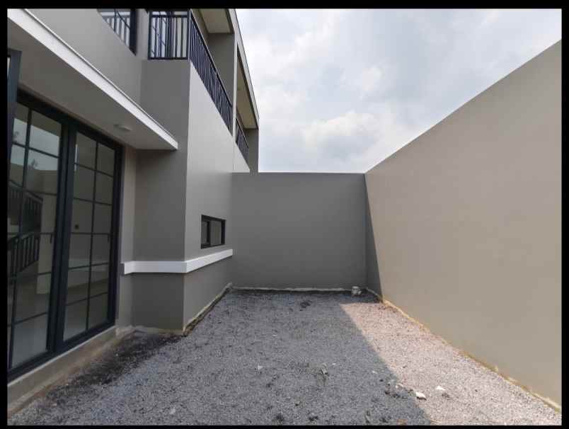 dijual rumah 2 lantai baru di sayap setiabudi bandung
