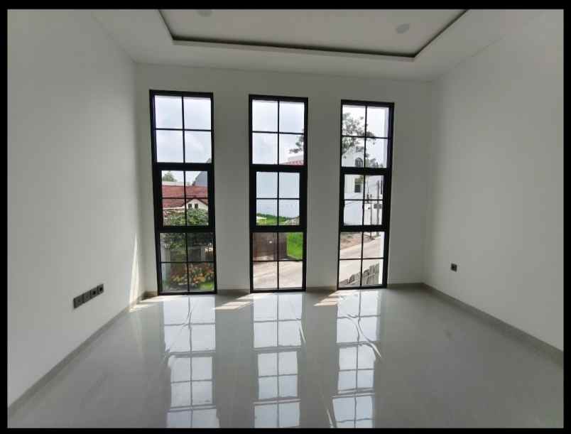 dijual rumah 2 lantai baru di sayap setiabudi bandung