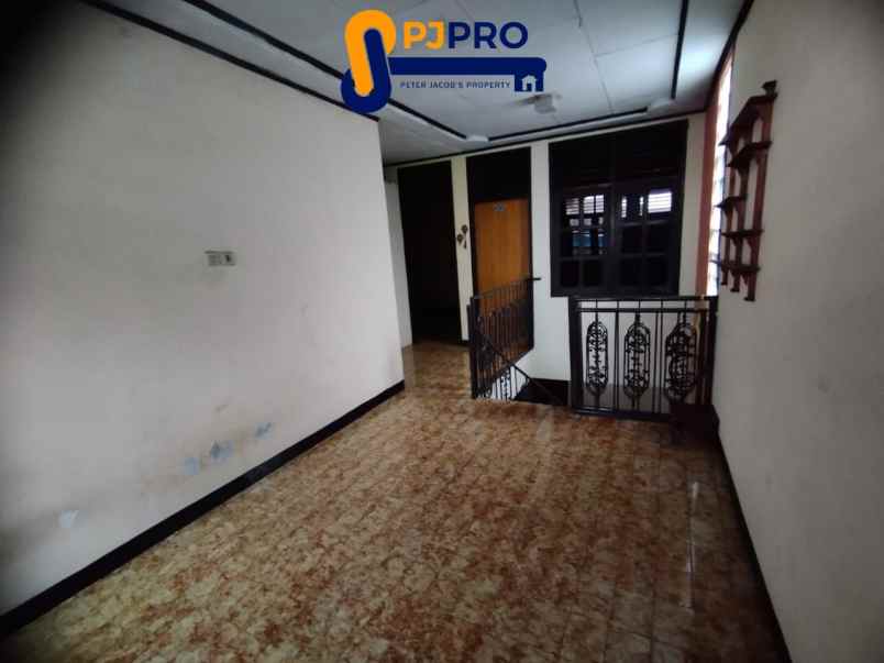 dijual rumah 2 lantai di pondok kelapa