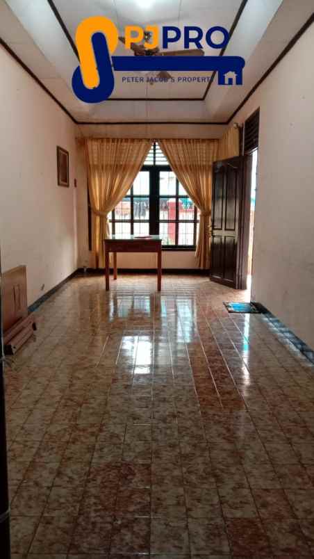 dijual rumah 2 lantai di pondok kelapa
