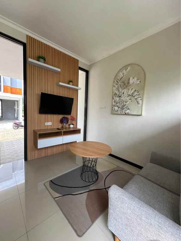 dijual rumah 2 lantai di villa bukit tidar malang