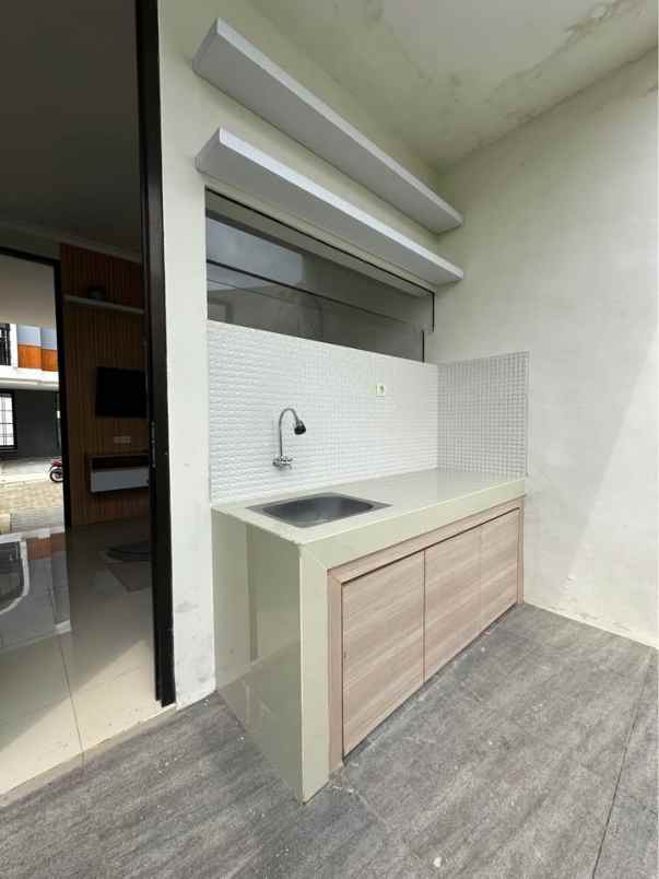 dijual rumah 2 lantai di villa bukit tidar malang