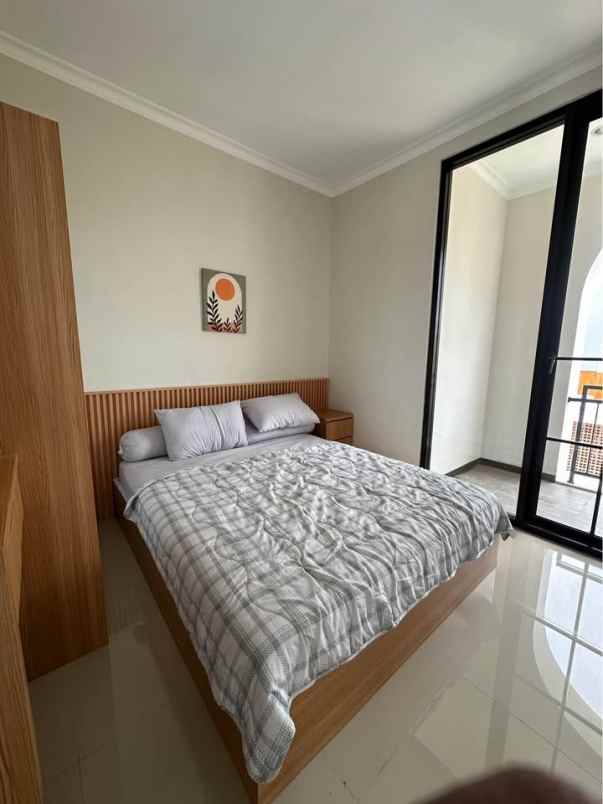dijual rumah 2 lantai di villa bukit tidar malang