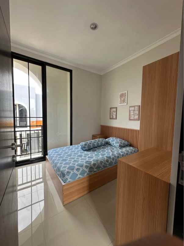 dijual rumah 2 lantai di villa bukit tidar malang