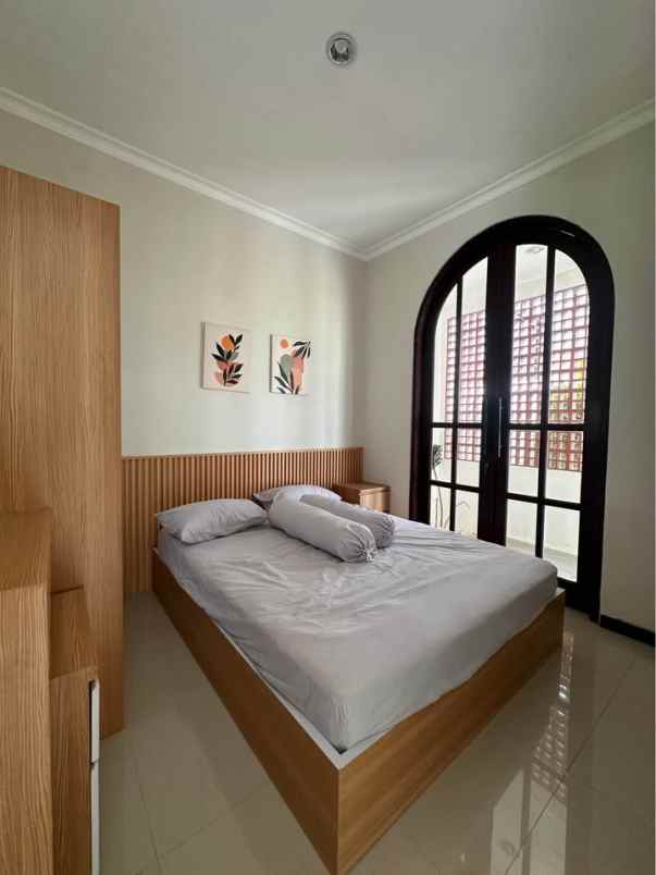dijual rumah 2 lantai di villa bukit tidar malang