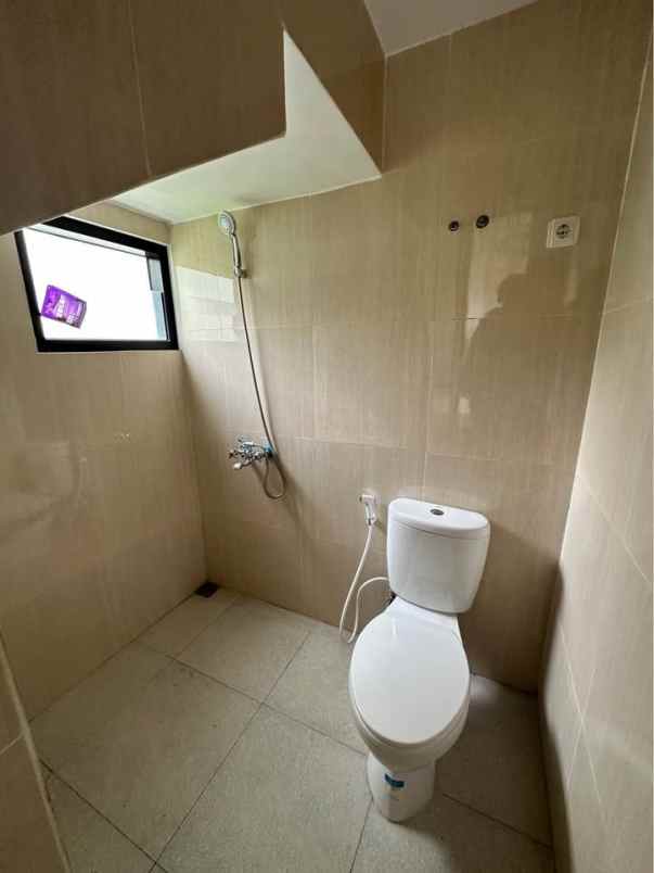 dijual rumah 2 lantai di villa bukit tidar malang