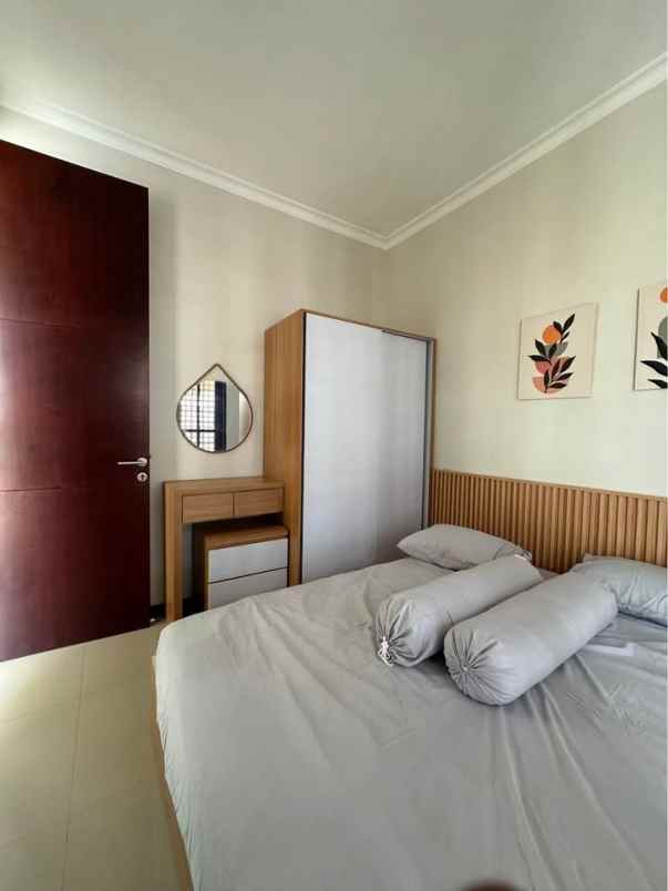 dijual rumah 2 lantai di villa bukit tidar malang