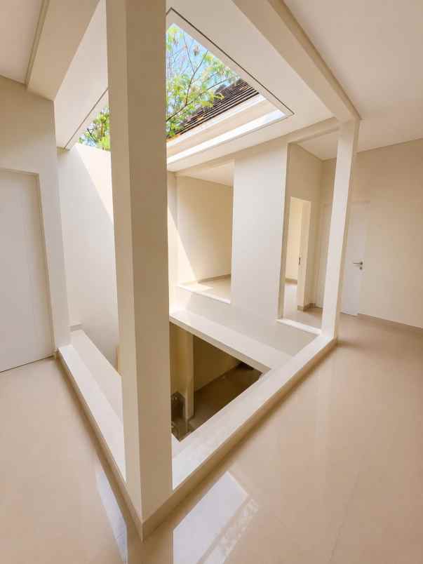 dijual rumah 2 lantai maguwoharjo sleman