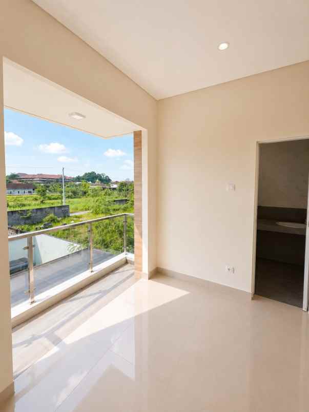 dijual rumah 2 lantai maguwoharjo sleman