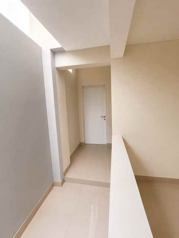 dijual rumah 2 lantai maguwoharjo sleman