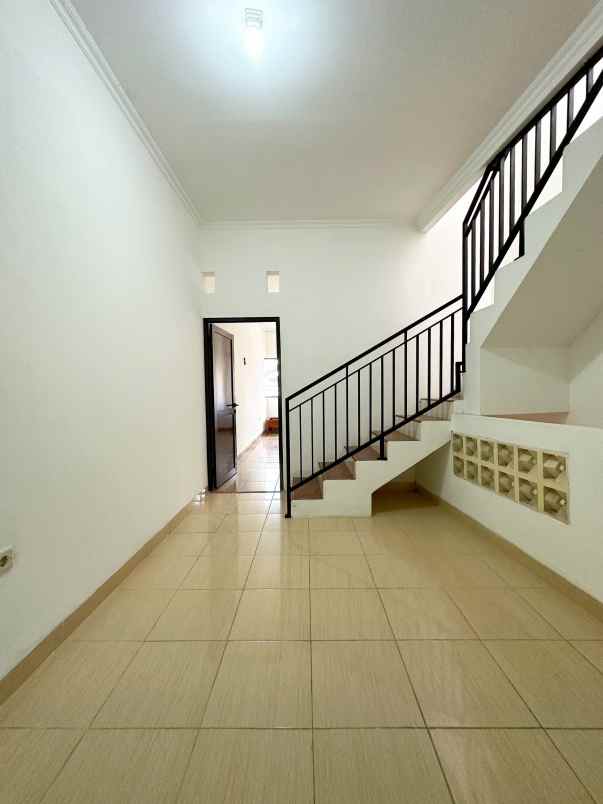 dijual rumah 2 lantai rooftop di menteng jakarta pusat