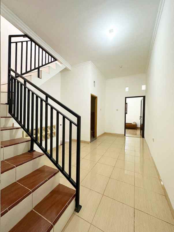 dijual rumah 2 lantai rooftop di menteng jakarta pusat