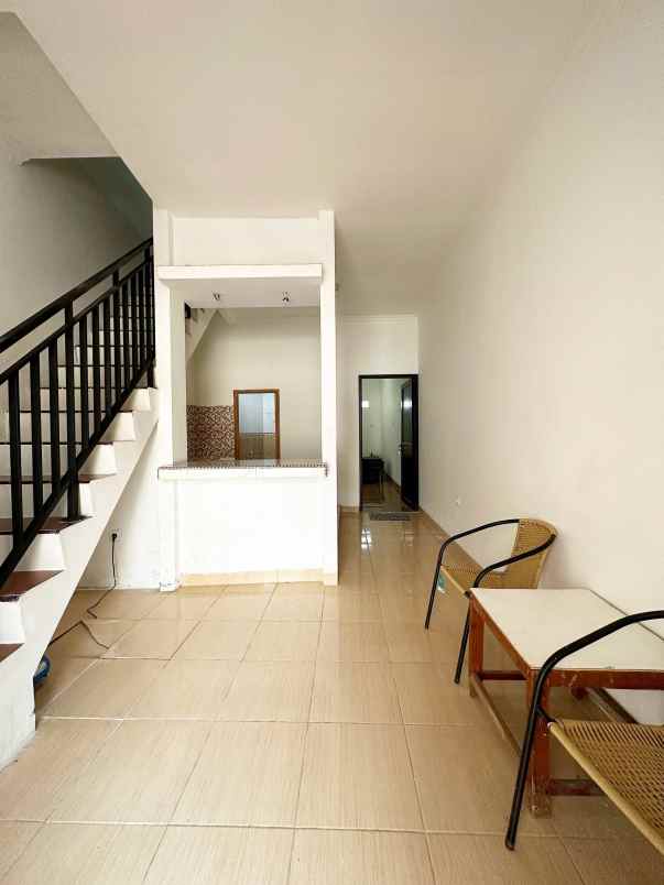 dijual rumah 2 lantai rooftop di menteng jakarta pusat
