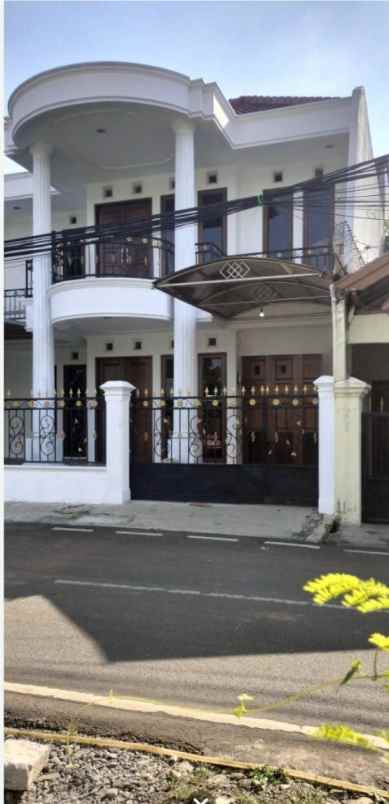 dijual rumah 2 lantai siaphuni di taman pulogebang