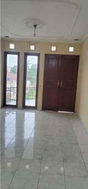 dijual rumah 2 lantai siaphuni di taman pulogebang