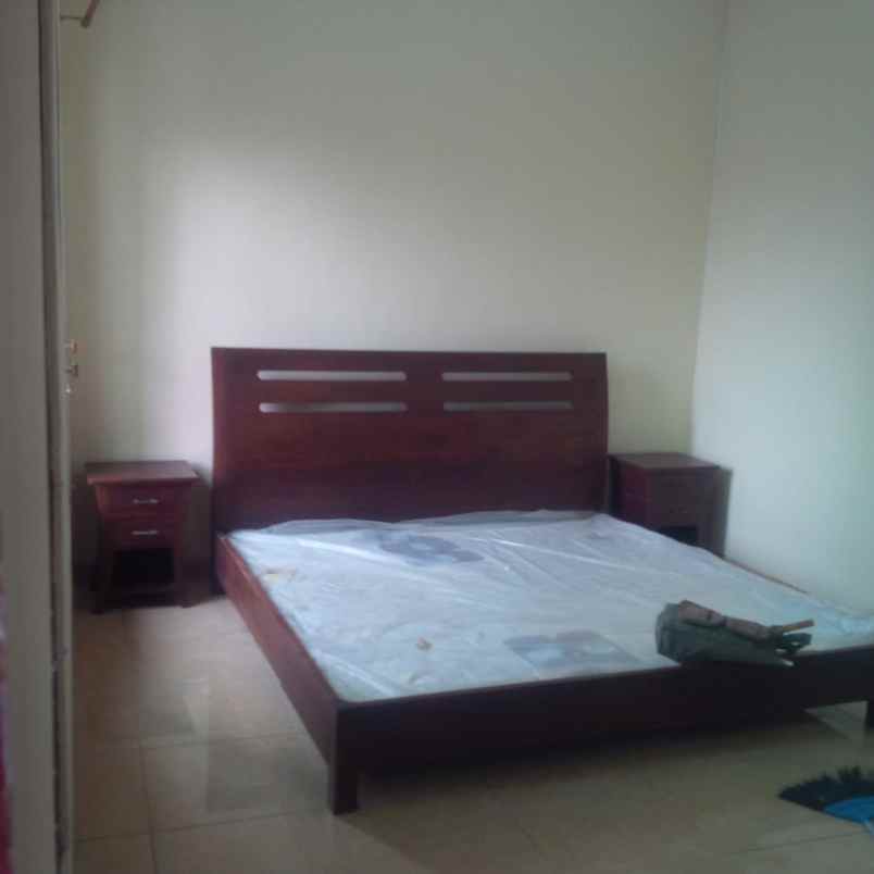 dijual rumah 3 lantai di villa kalisari depok