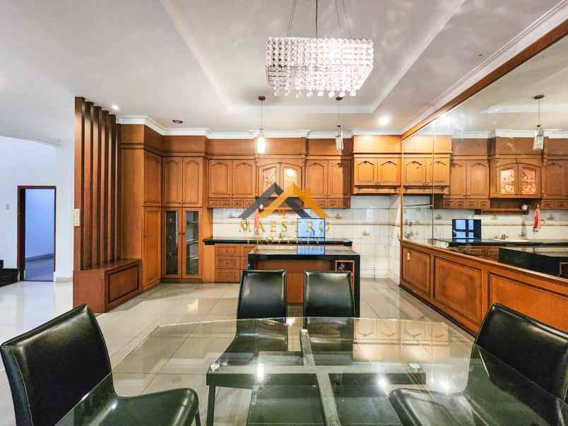 dijual rumah 3 tingkat di komplek padang golf mansion