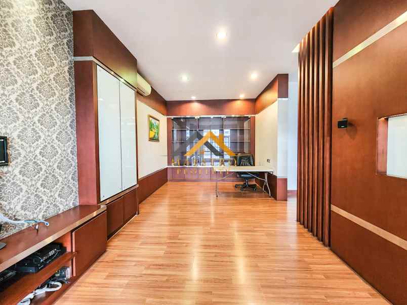 dijual rumah 3 tingkat di komplek padang golf mansion