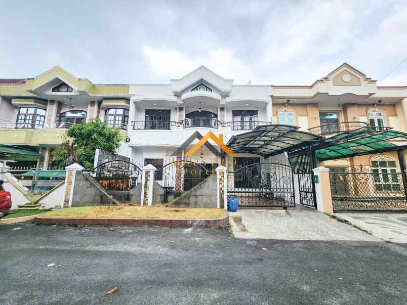 dijual rumah 3 tingkat di komplek padang golf mansion