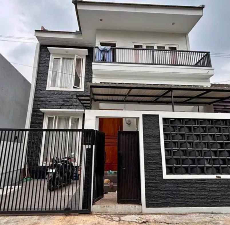 dijual rumah agro kusuma