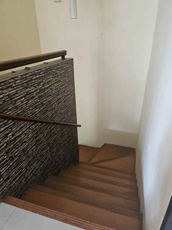 dijual rumah antapani