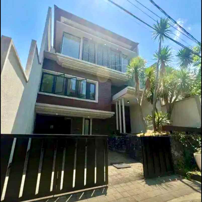 dijual rumah araya 2