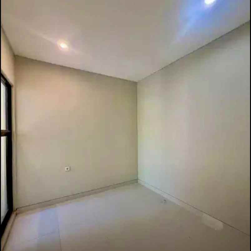 dijual rumah araya 2