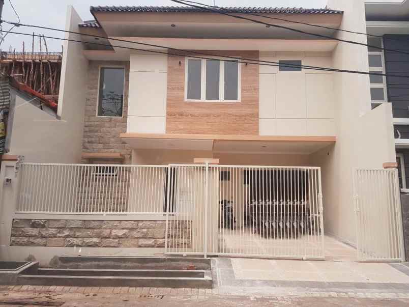 dijual rumah araya 2