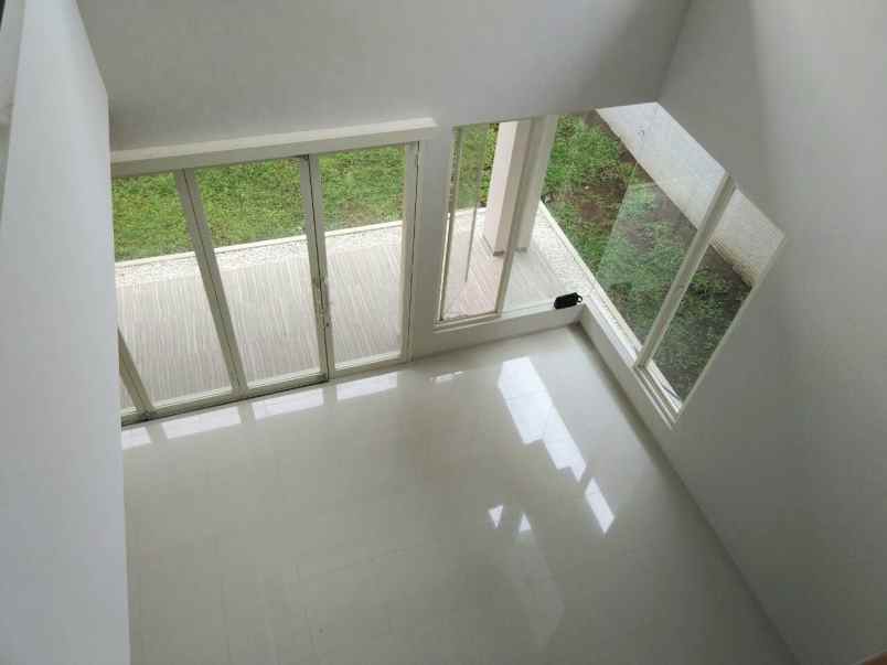 dijual rumah araya golf tirtomoyo pakis