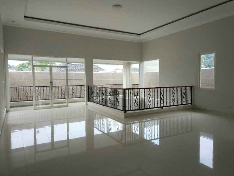 dijual rumah araya golf tirtomoyo pakis