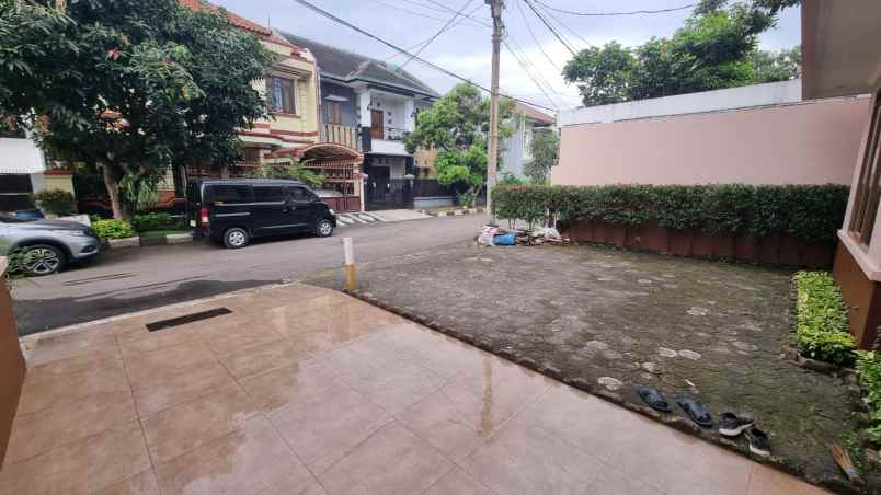dijual rumah aria graha