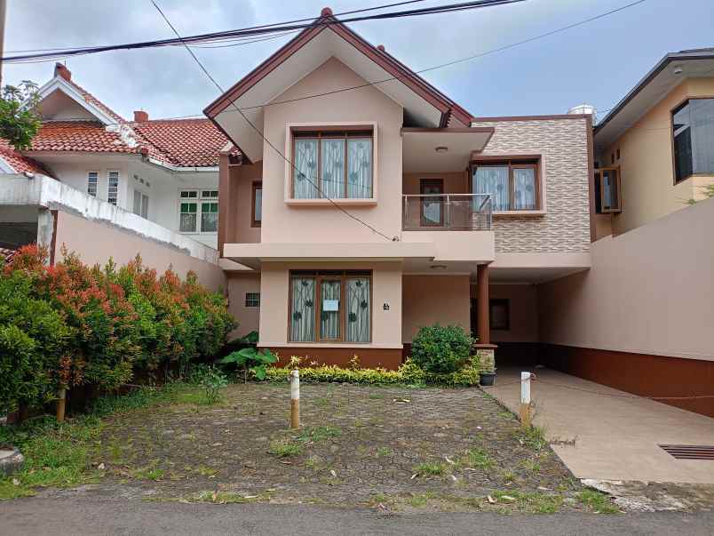 dijual rumah aria graha