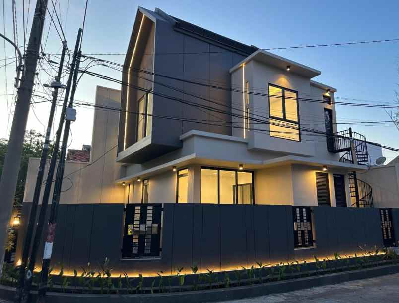 dijual rumah babatan pantai