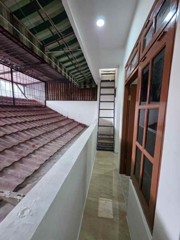 dijual rumah babatan pantai