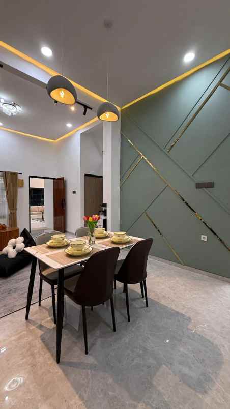 dijual rumah baru cantik full furnished kota malang