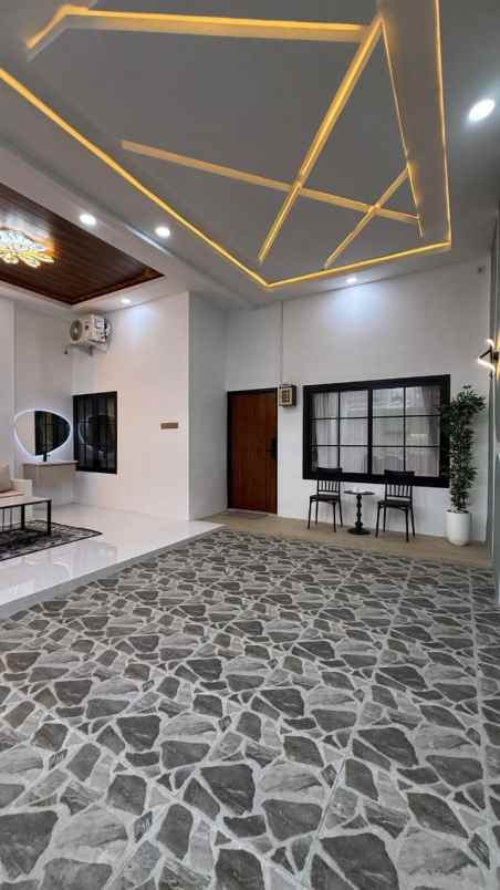 dijual rumah baru cantik full furnished kota malang