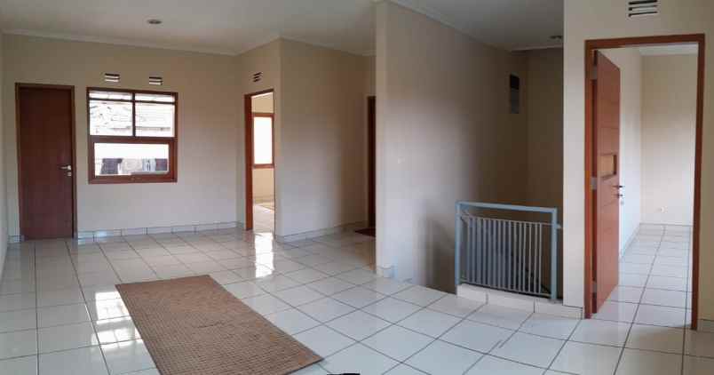dijual rumah batununggal parakan batu