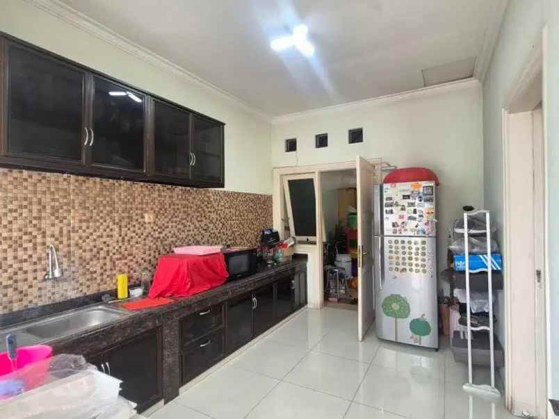 dijual rumah bumi permai araya